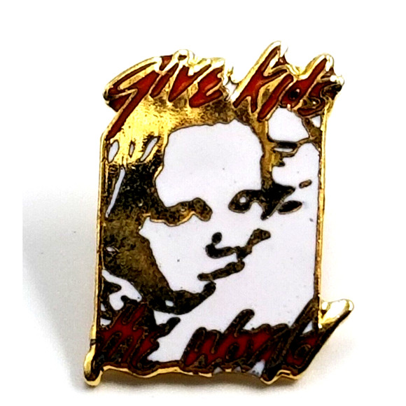 Hard Rock Cafe Give Kids The World Collectible Employee Stuff Pin Even Advertise - Picture 1 of 4